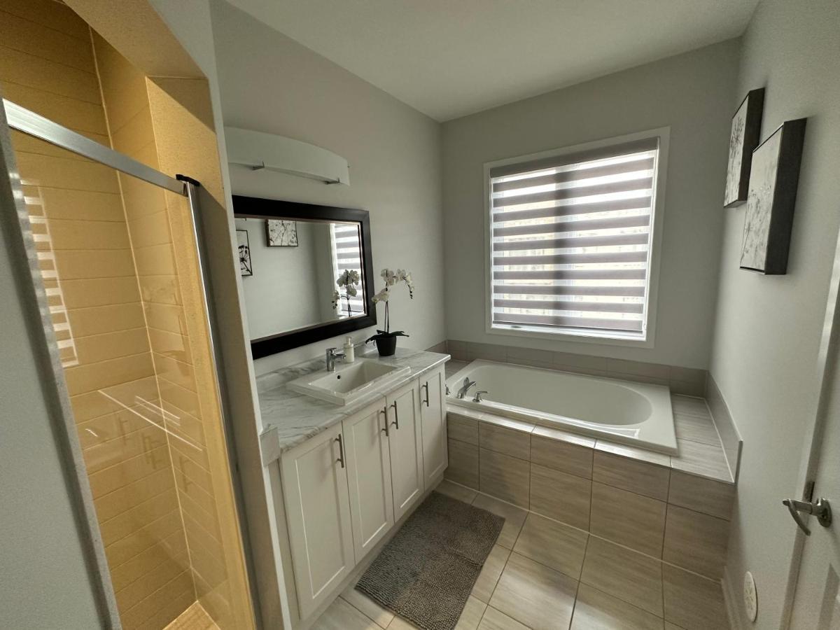 Modern Townhouse, Vaughan, Ontario, Canada Luaran gambar